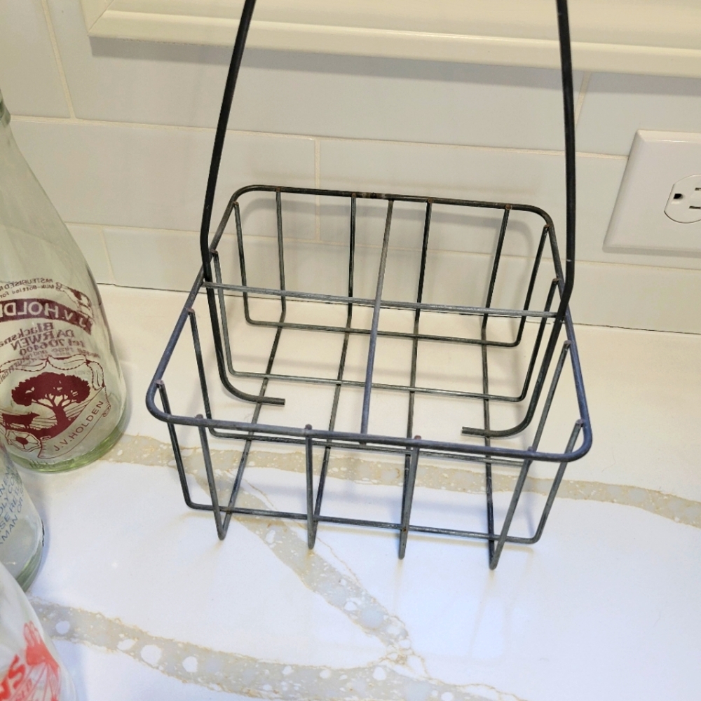 4 English Milk bottles with wire carrier - Picture 7 of 7